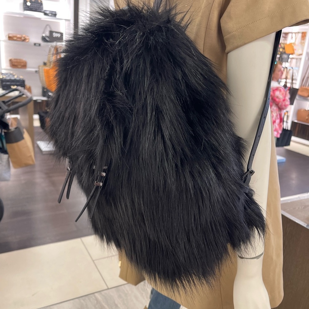 MICHAEL MICHAEL KORS Quinn Medium Flap Faux Fur Backpack
Black
NWT
Live Style - Picture 3 of 16